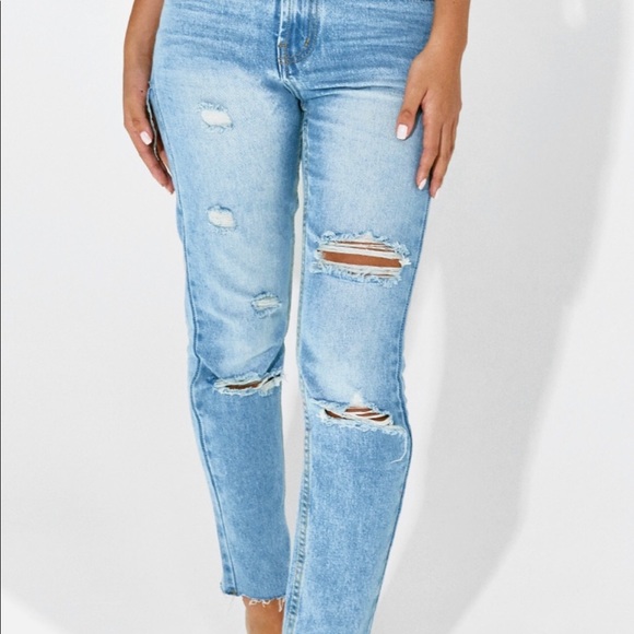 PRETTYLITTLETHING  LIGHT WASH DISTRESSED MOM JEANS - Picture 7 of 10